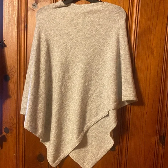 Time and Tru Women's Light Gray Poncho - Picture 4 of 4